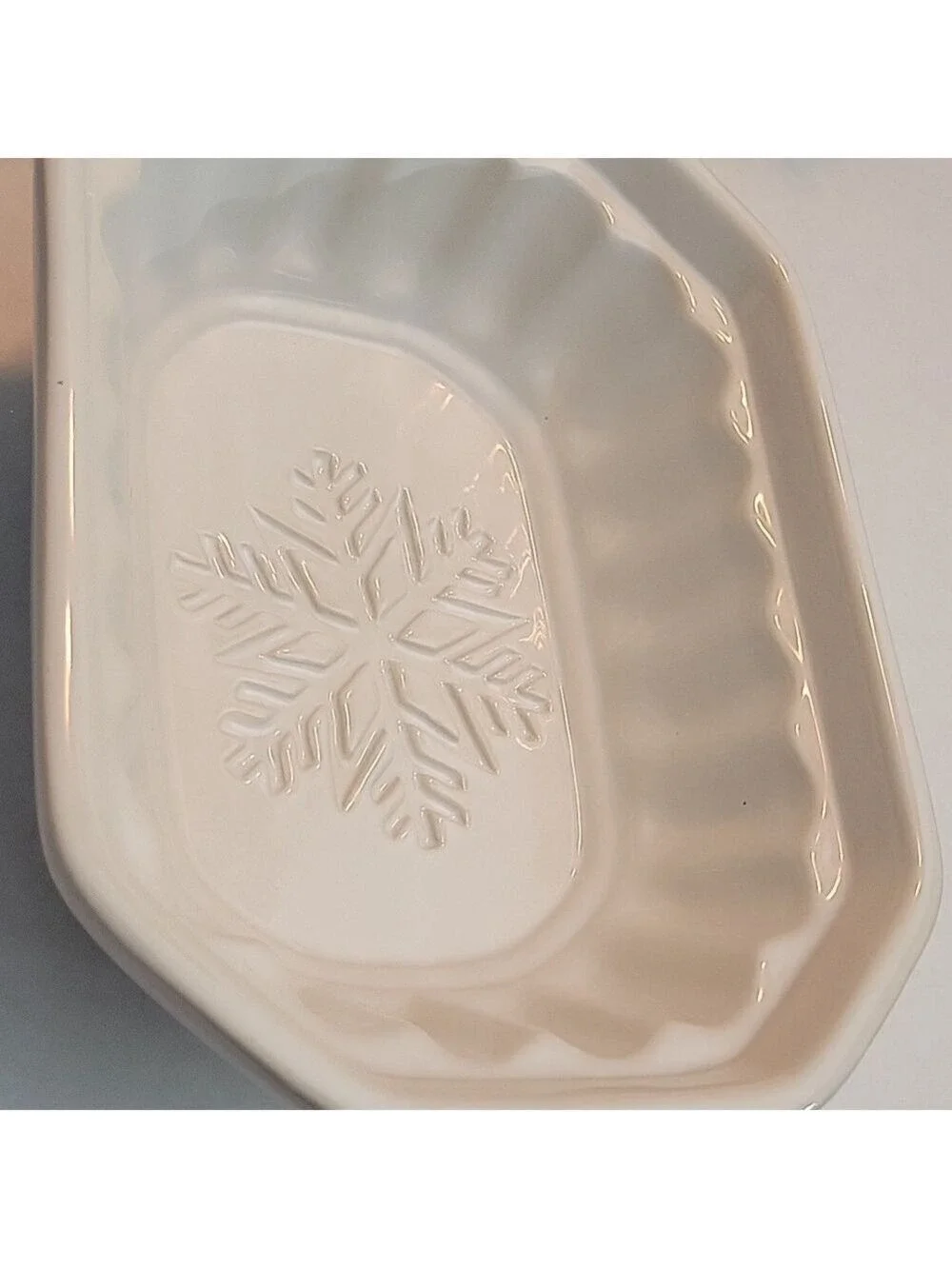 Crate & Barrel Winter Snowflake Ceramic Loaf Cake Pan Molded Gelatin Dish